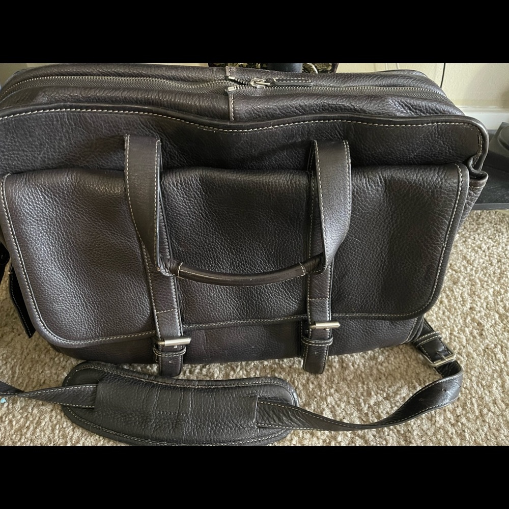 Men’s leather briefcase.